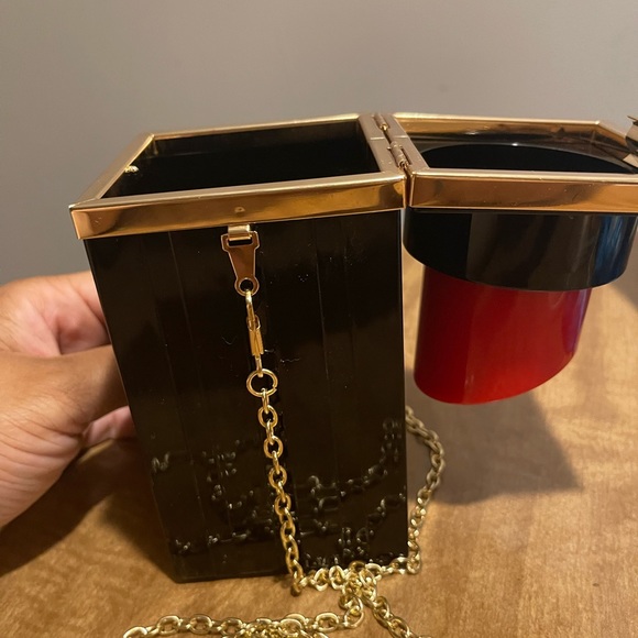 Lipstick shaped purse - Picture 3 of 4